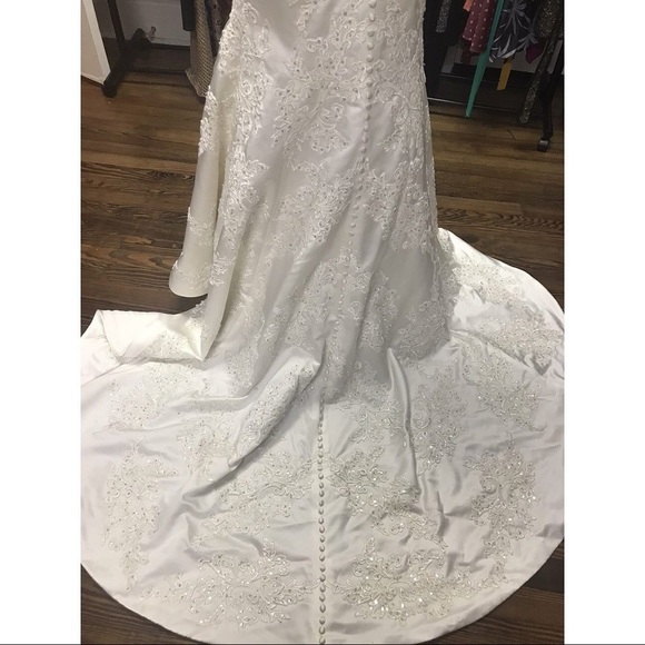 Oleg Cassini Wedding Gown - Picture 3 of 5